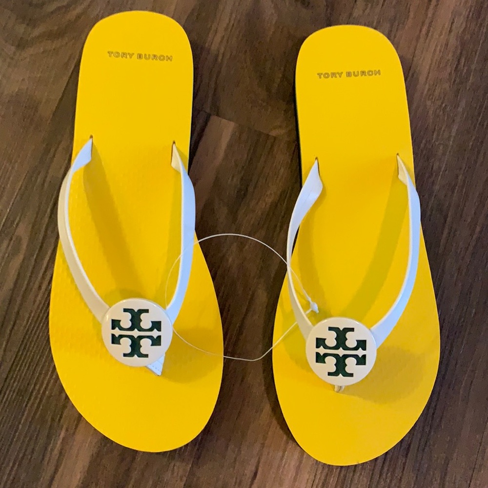 Adorable Tory Burch flip flops